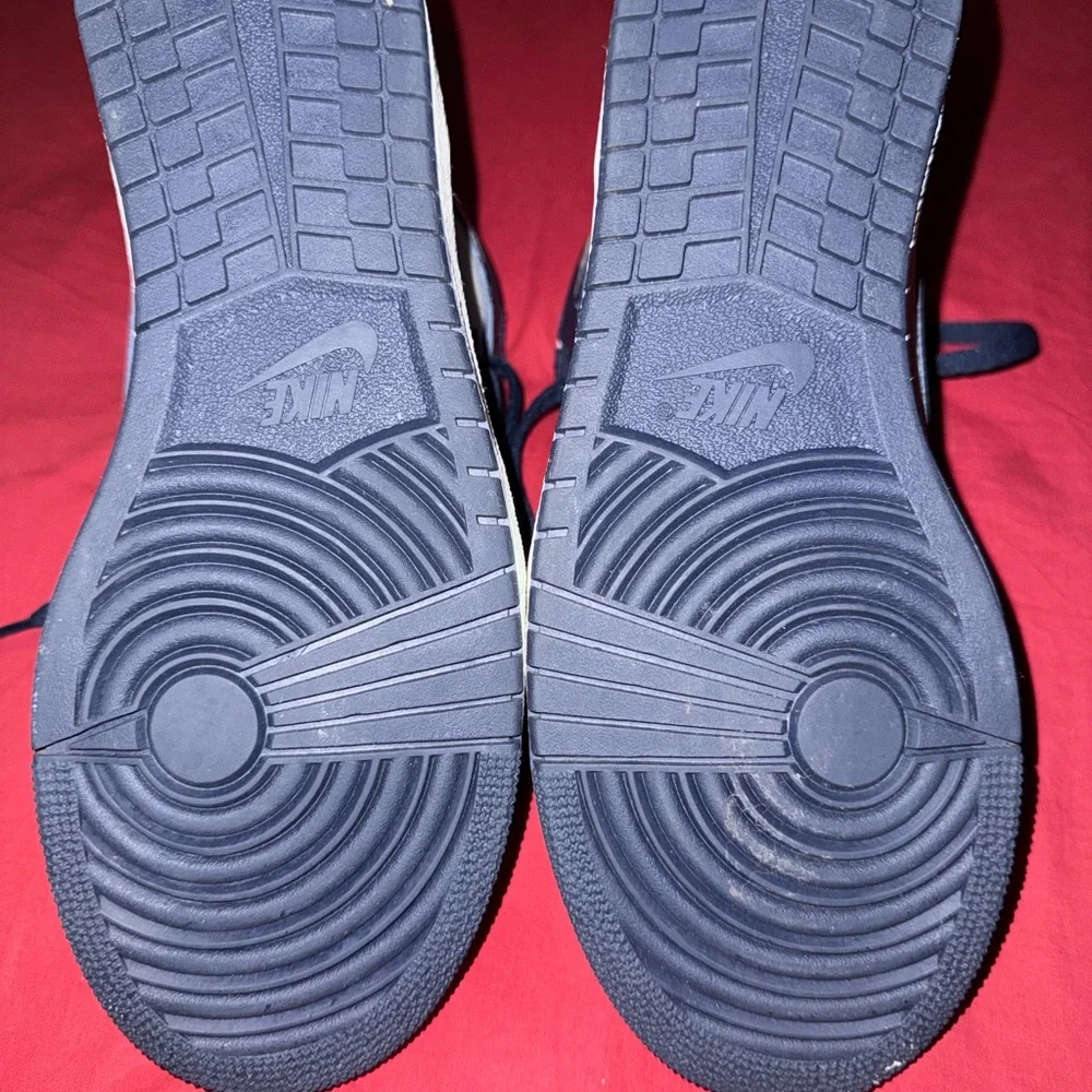 Nike Air Jordan 1 Hi Retro OG Navy Blue/Wolf Grey Shoes - Picture 5 of 7